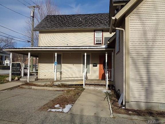 5th image of 330 N Center St