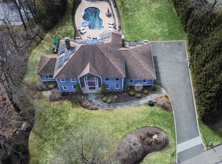 3 Crescent Ln, Trumbull, CT 06611