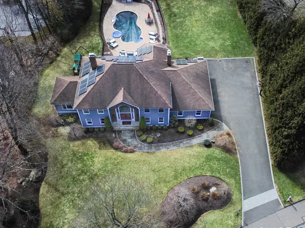 3 Crescent Lane, Trumbull, CT 06611