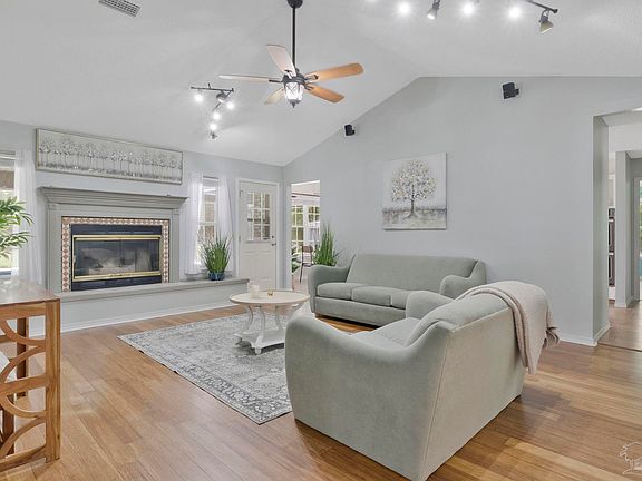 5th image of 10686 Hatcher St