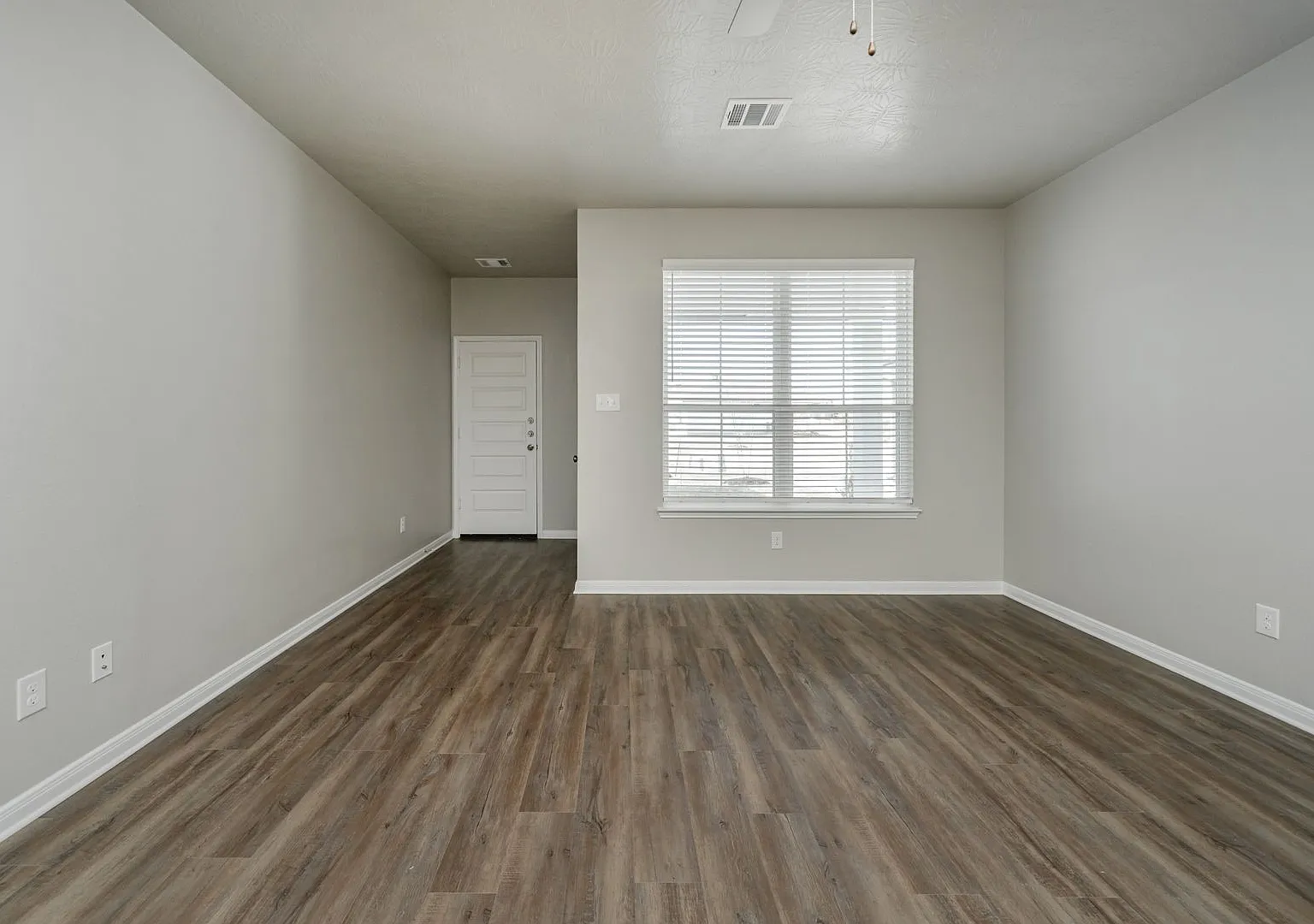 Where Style Meets Comfort: Elevate Your Living Experience — Photo 2