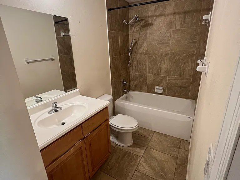 1624 Javier St SE #B — Photo 4