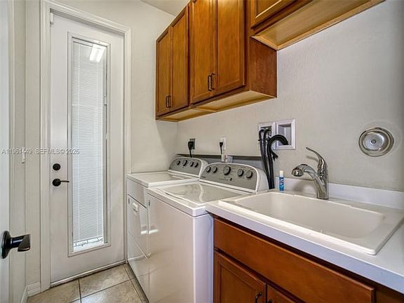 4th image of 5060 Eucalyptus Dr Unit 2