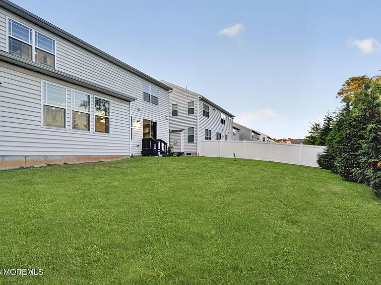 319 Tulip Ct — Photo 63