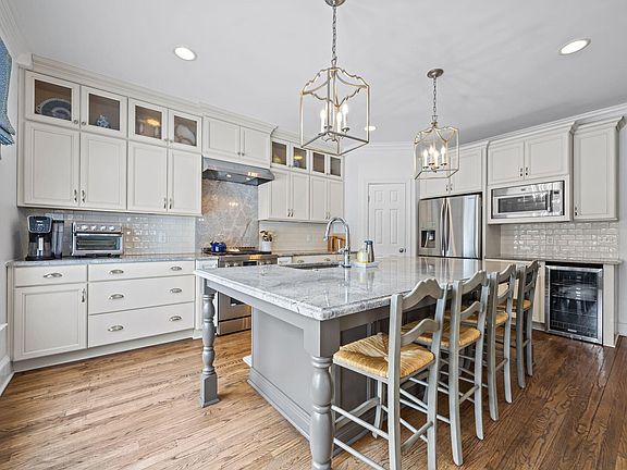 2nd image of 3428 Bellevue Rd