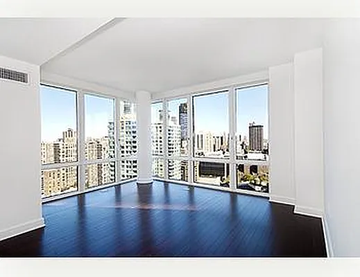 Sold by Nest Seekers International | media 10