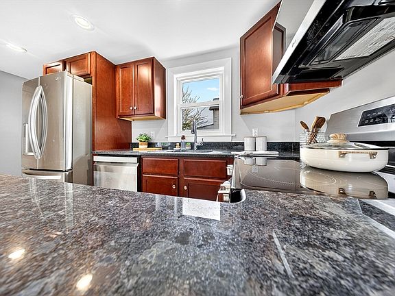 3rd image of 49 Denver St