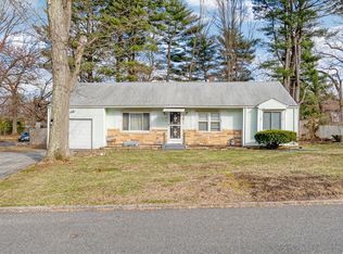 5 Kerry Dr, Springfield, MA 01118
