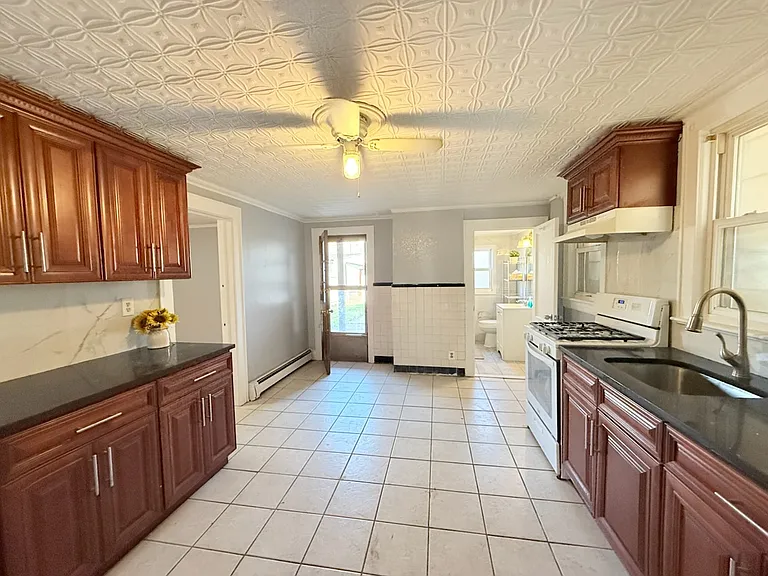 122 Cross St #1 — Photo 2