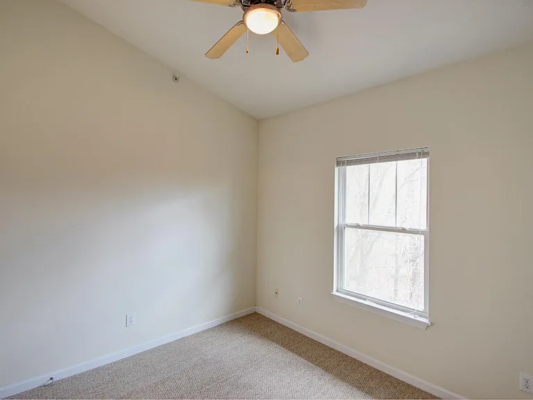 Scholar's Quad Collegiate Apartments — Photo 36