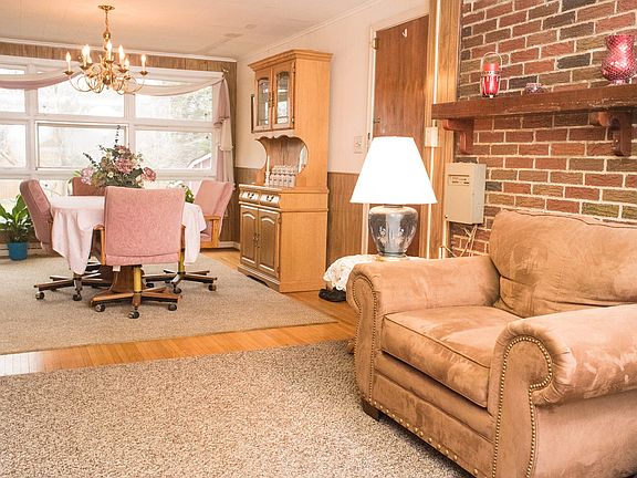 3rd image of 8460 Wehrle Dr