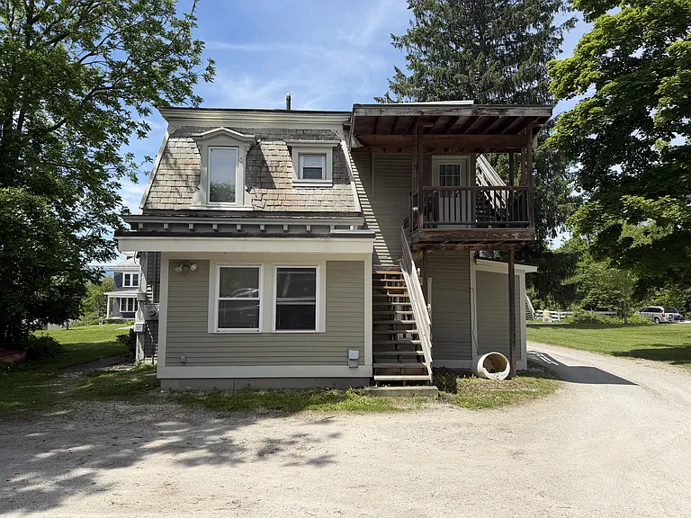 32 Nichols St #5 — Photo 1