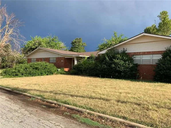 6 W Hilltop Dr, Carnegie, OK 73015