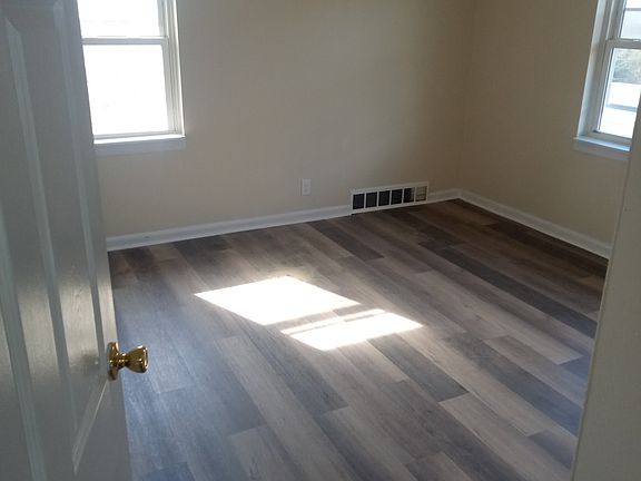 4th image of 3516 Brockton Ln #3