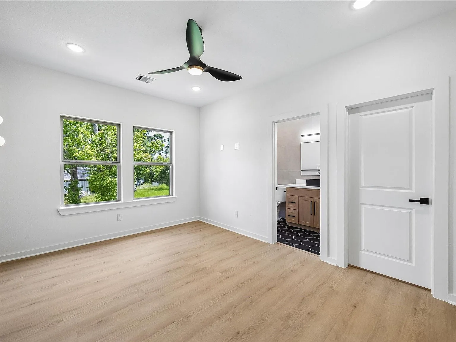 3 bed, 2.0 bath, $2,000 — Photo 4