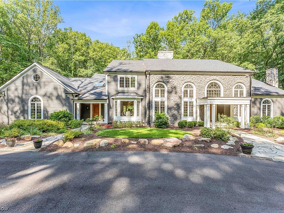 1st image of 415 Chagrin Blvd