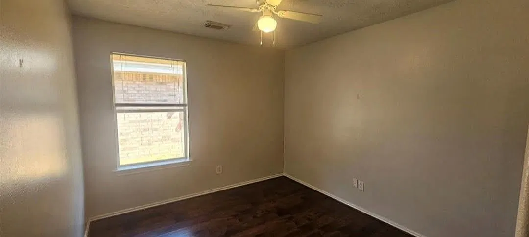 4 bed, 2.0 bath, 1972 sqft, $2,300 — Photo 3