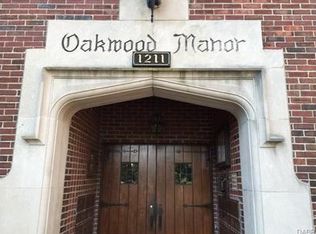 1211 Far Hills Ave, Oakwood, OH 45419