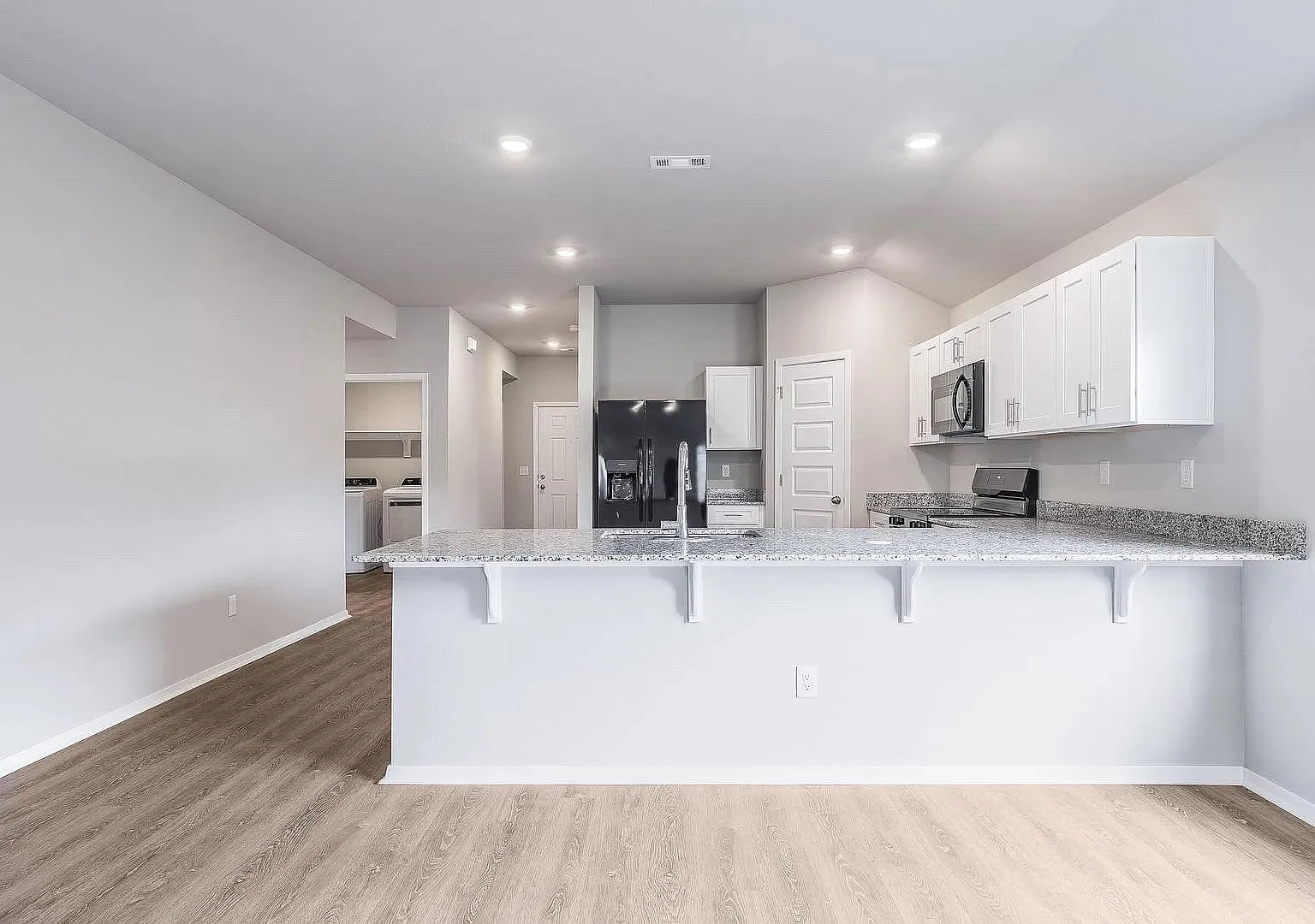 4 bed, 1699 sqft, $1,799 — Photo 2