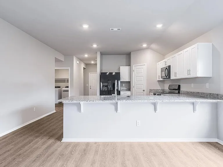 2527 E Meramec St — Photo 2