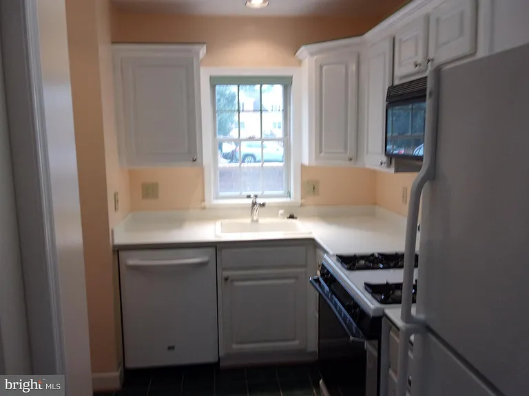 6916 Fairfax Dr #218 — Photo 4