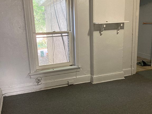 5th image of 929 Green St