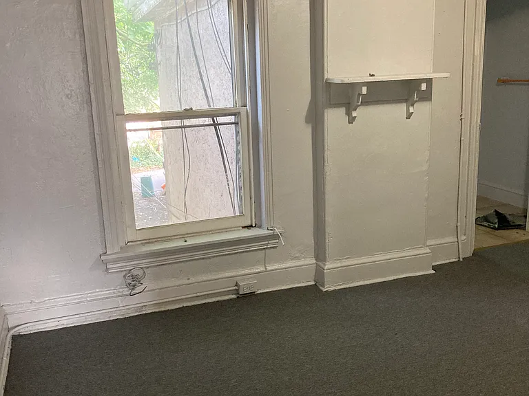 929 Green St — Photo 5