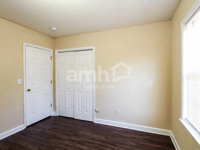 725 Oak Branches Close — Photo 13