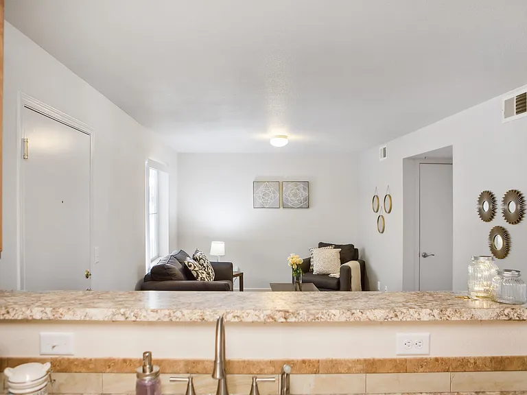 Atrium Suites - 2 BR/2 BA & 3 BR/3 BA — Photo 4