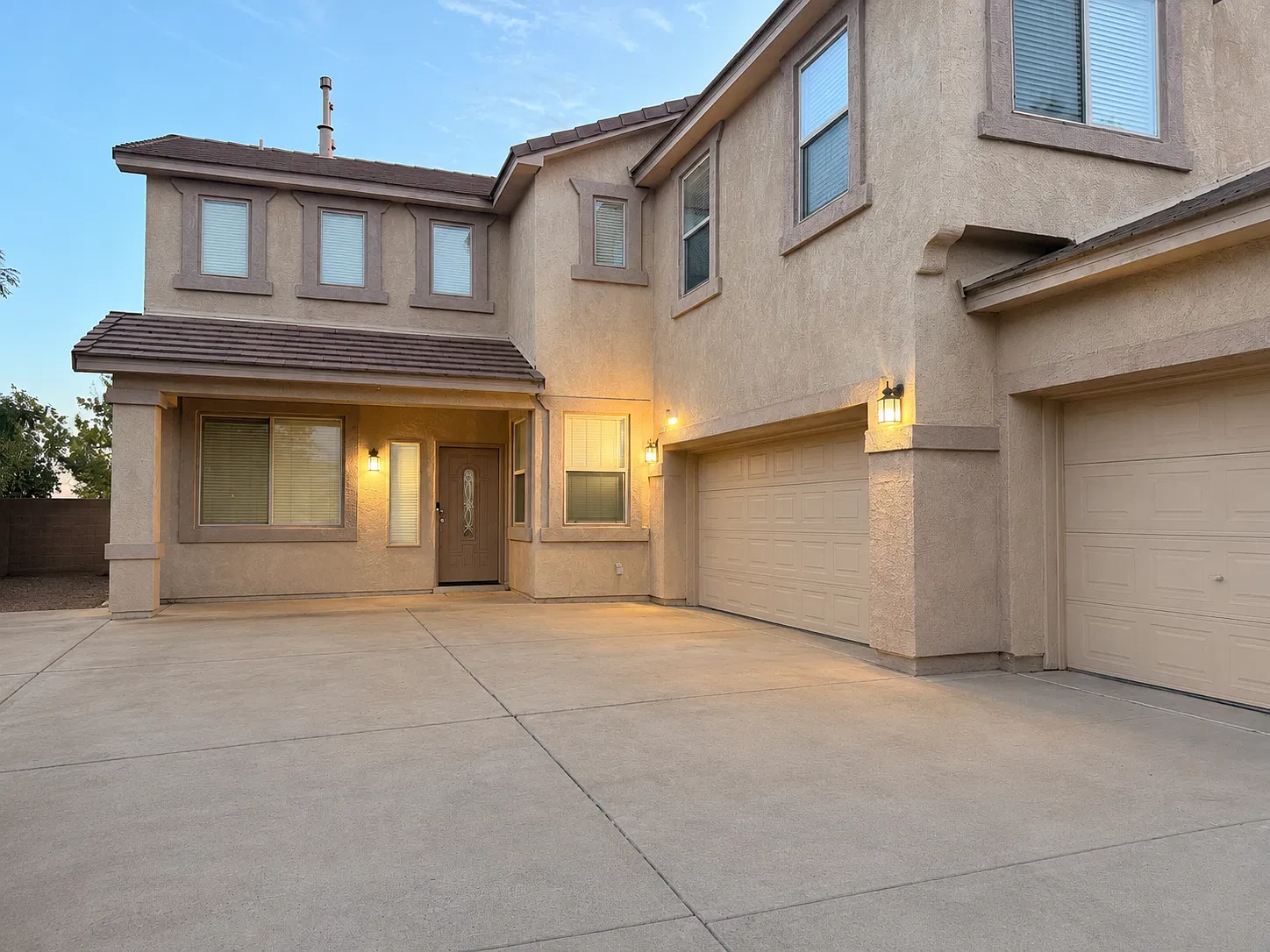 4 bed, 2.5 bath, 3002 sqft, $2,400 — Photo 1