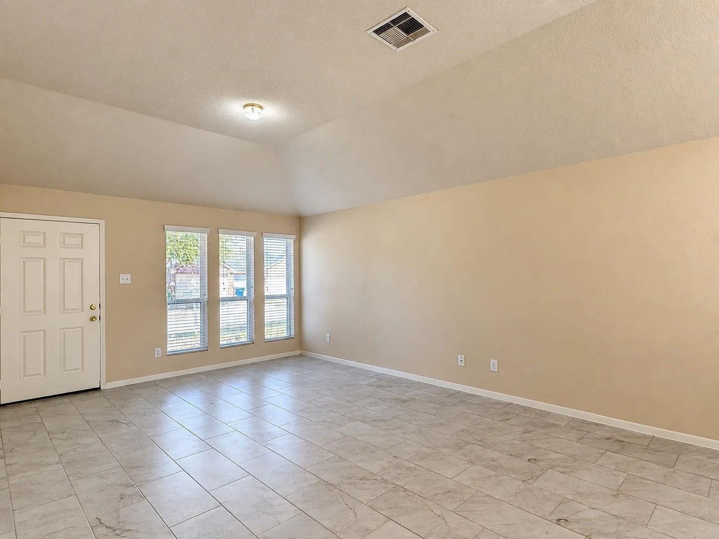 3 bed, 2.0 bath, 1528 sqft, $1,900 — Photo 3
