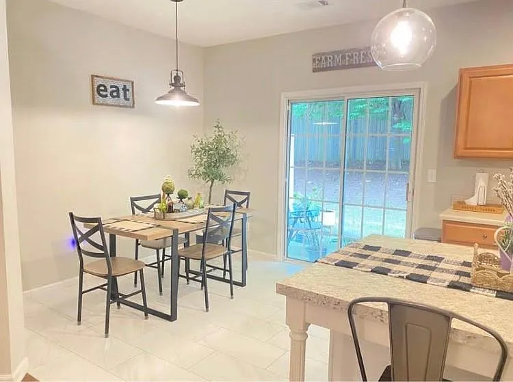 3 bed, 2.5 bath, 1642 sqft, $2,300 — Photo 4