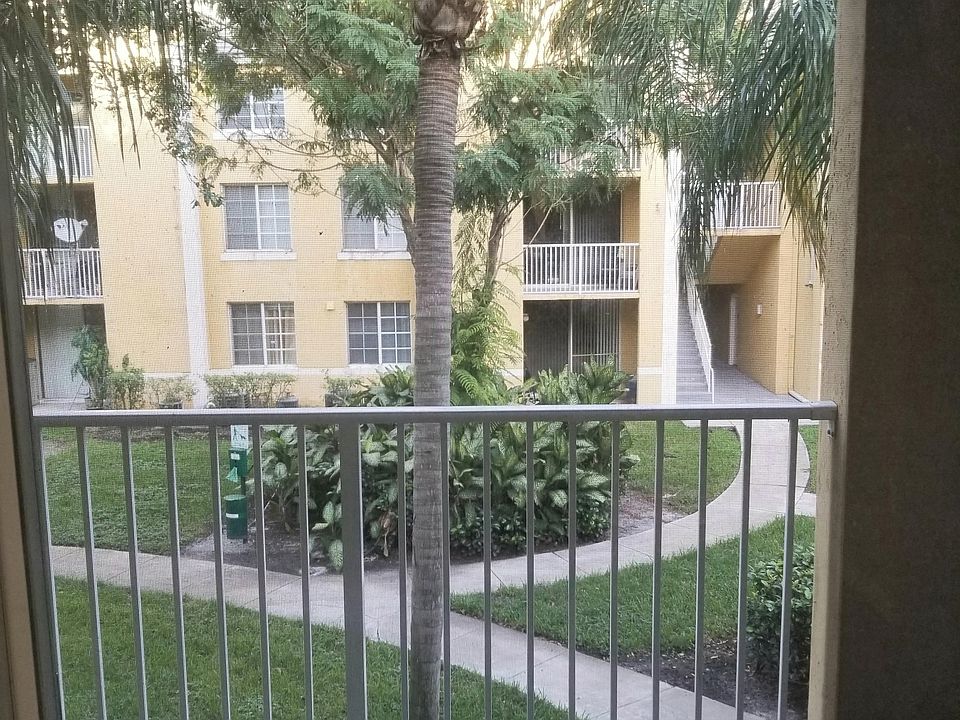 8-206 PATIO View 1_11122019