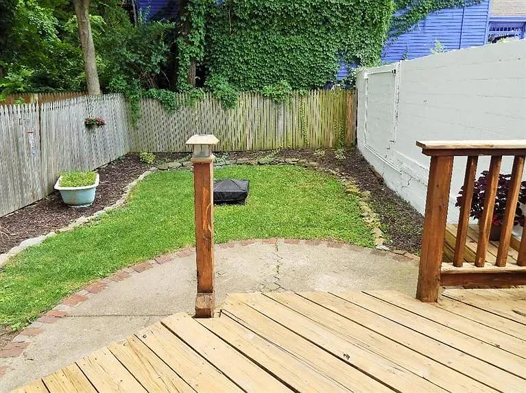 404 Stanley Ave — Photo 2