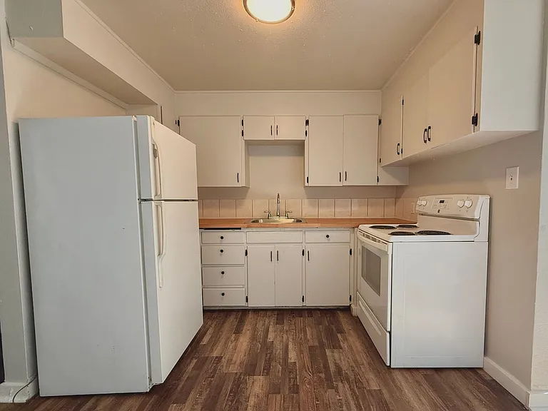 908 W Ruby St — Photo 8