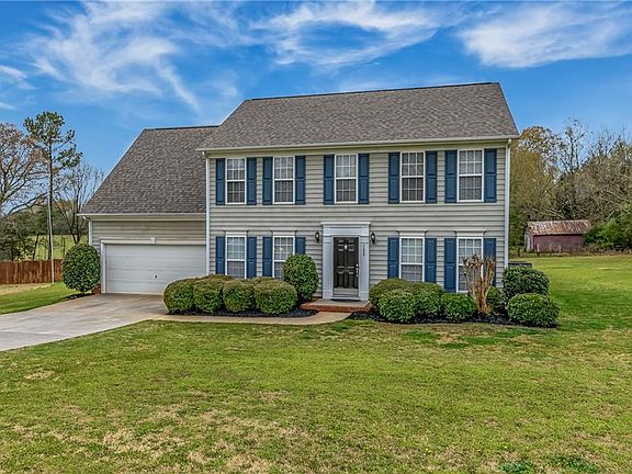 3rd image of 100 Hornbuckle Dr