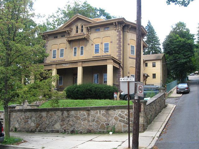 1st image of 825 Mahantongo St