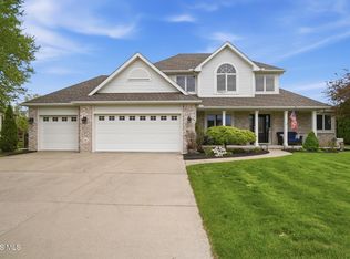 1077 Springcrest Dr, Waterville, OH 43566