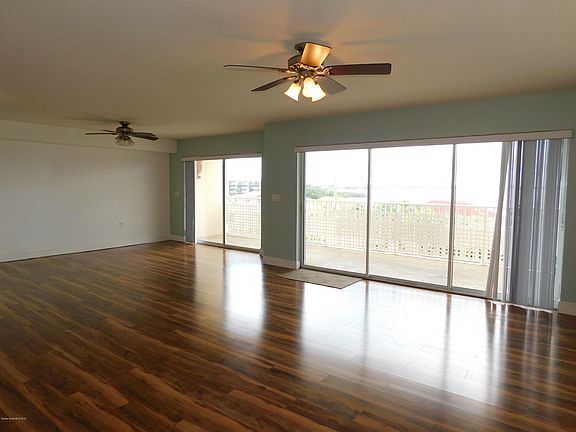 4th image of 561 Casa Bella Dr Unit 406