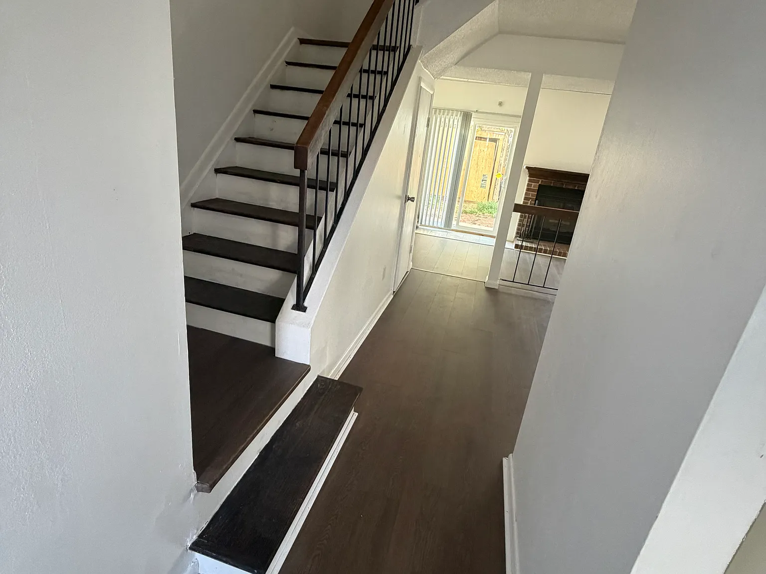 3 bed, 2.5 bath, 1307 sqft, $1,995 — Photo 2
