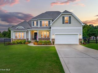 525 Daylily Ct, Whispering Pines, NC 28327