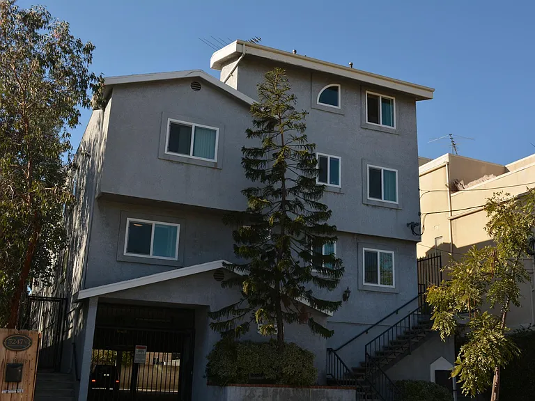 5251 Willowcrest Ave #5 — Photo 40
