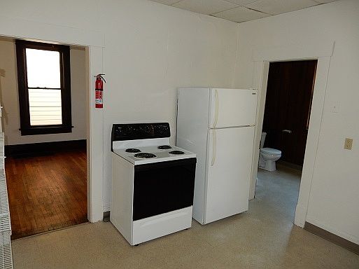 4th image of 112 W Oakland Ave