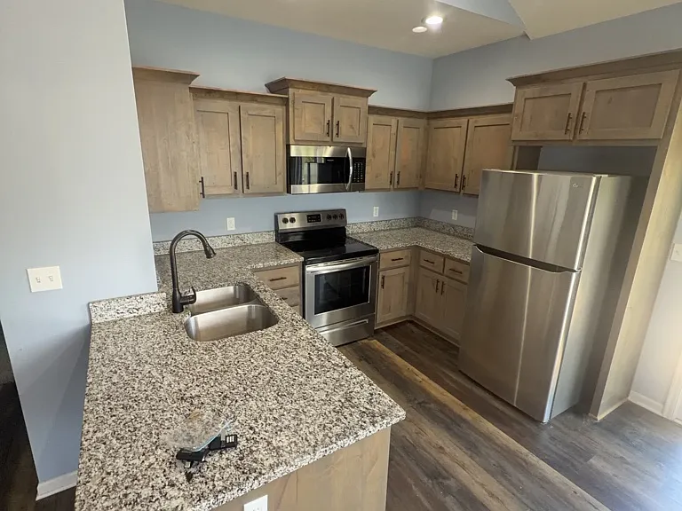 112 S McGee St — Photo 7