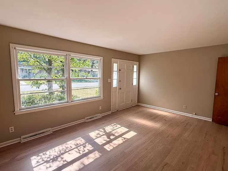2609 Hickory Ave — Photo 2