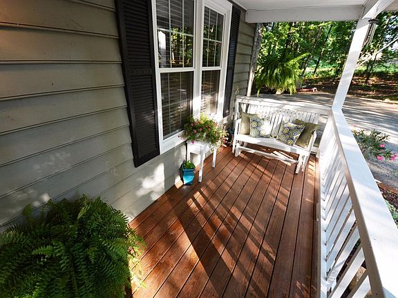 4th image of 207 Brockenbrough Pl