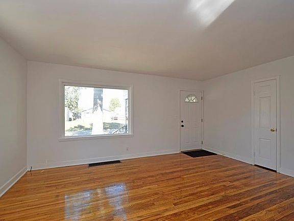 5th image of 3004 Princeton Ave