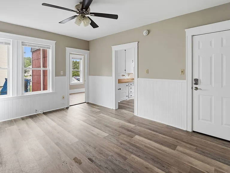 425 Wood Ave #427 — Photo 3