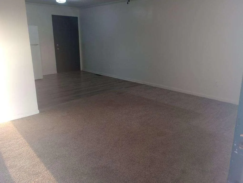 3 bed, 971 sqft, $1,350 — Photo 3