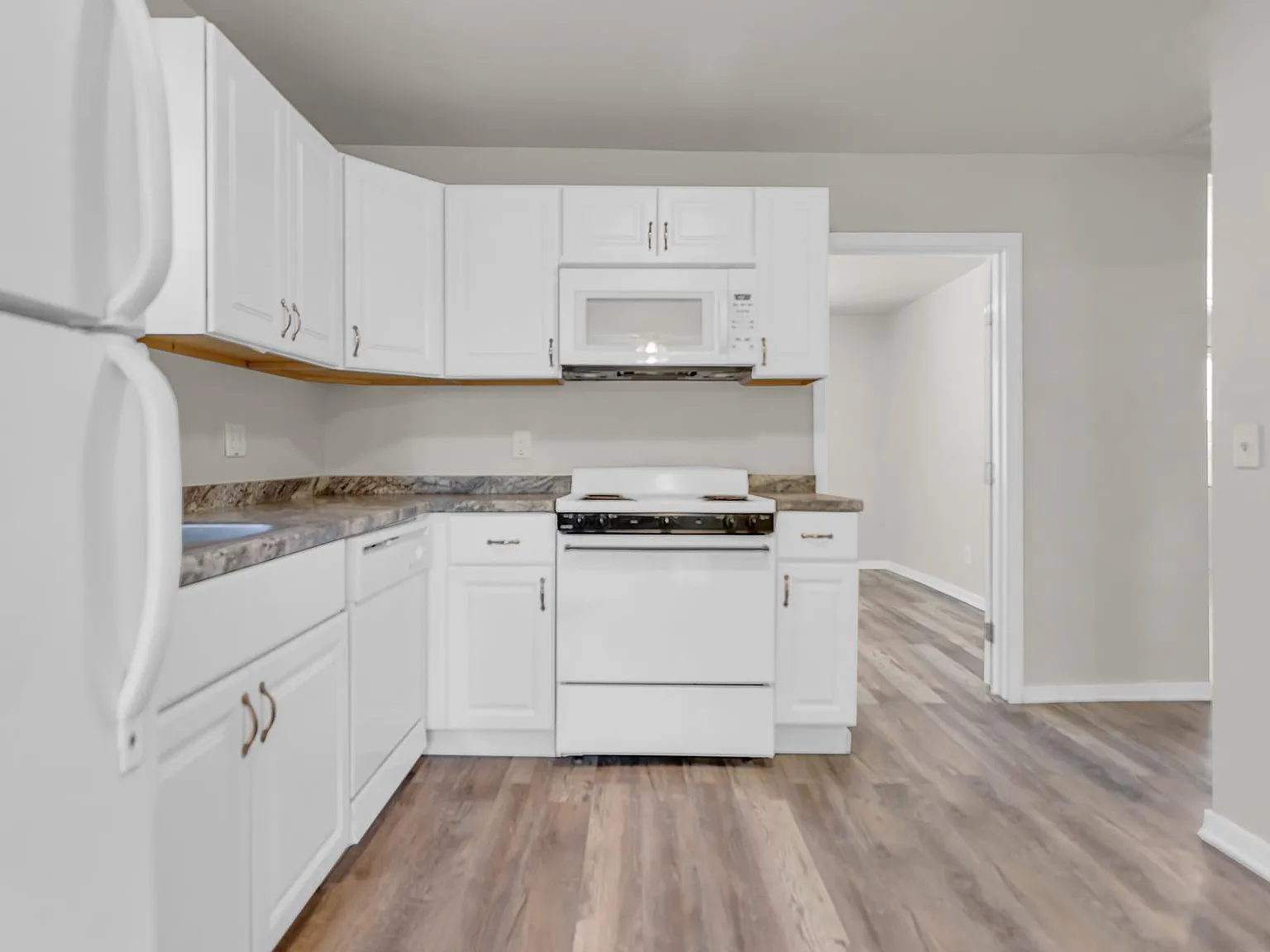 2 bed, 754 sqft, $1,300 — Photo 3